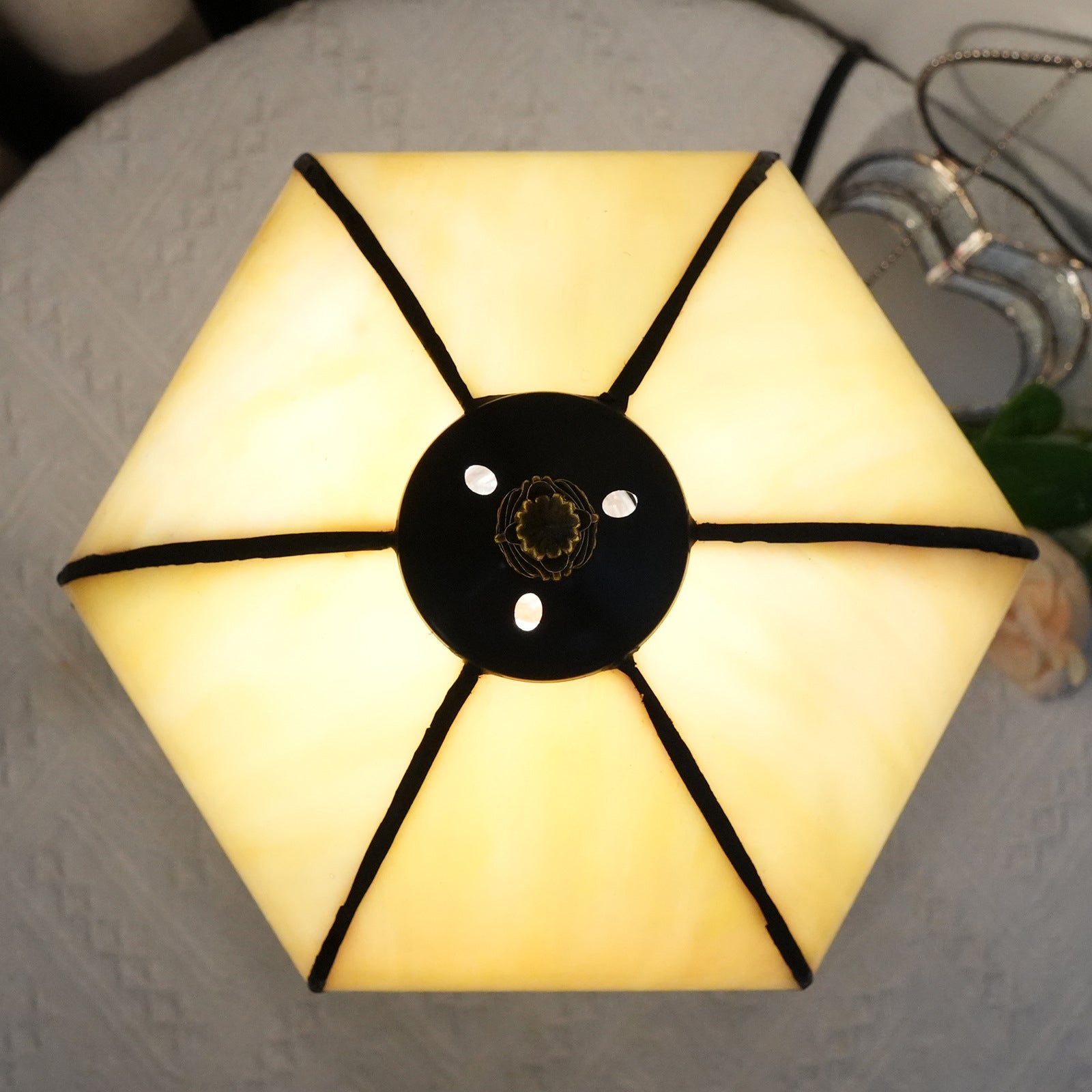 Traditional Tiffany Half Round Stained Glass Resin 1-Light Table Lamp For Bedroom