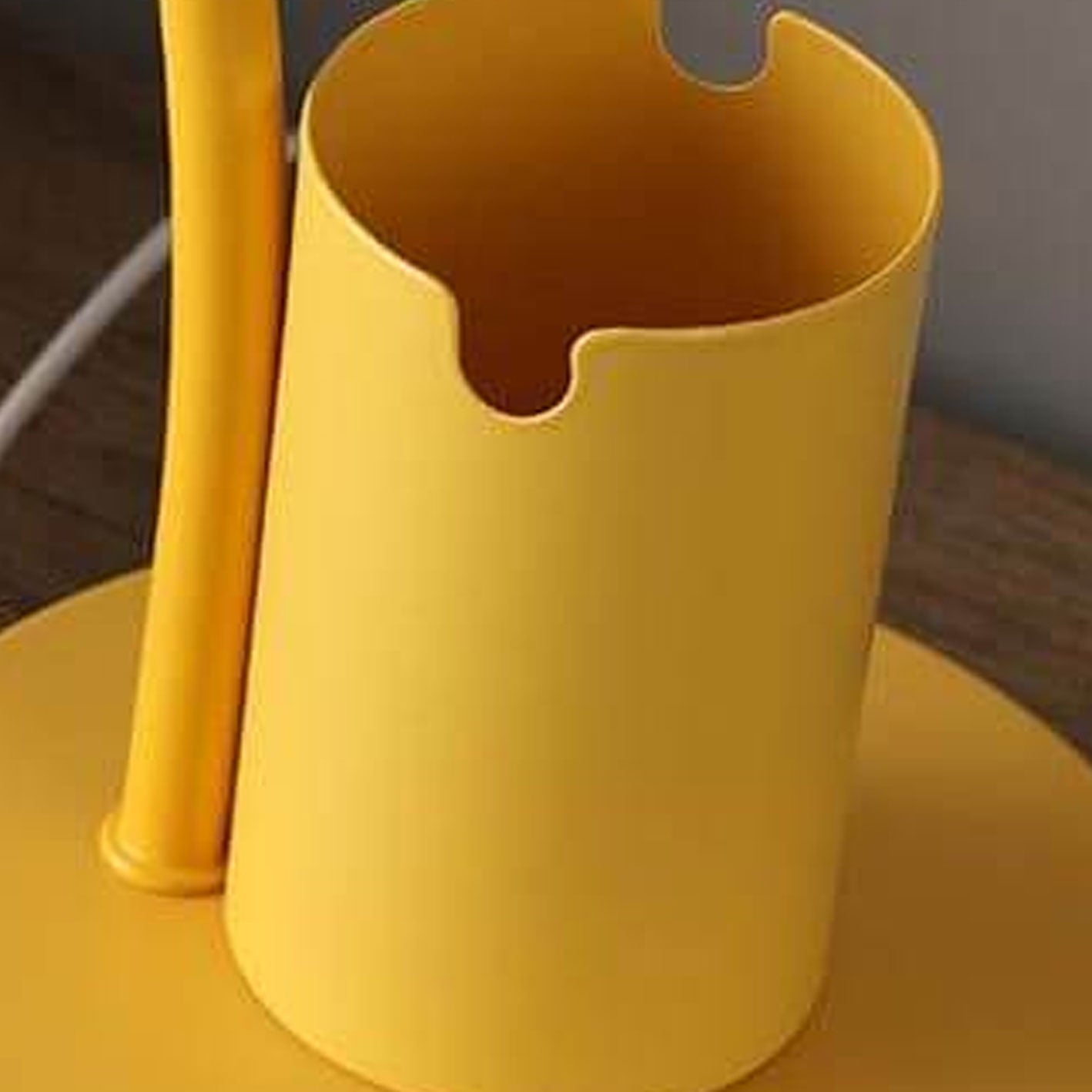 Simple Solid Color Student With Pen Barrel 1-Light Table Lamp