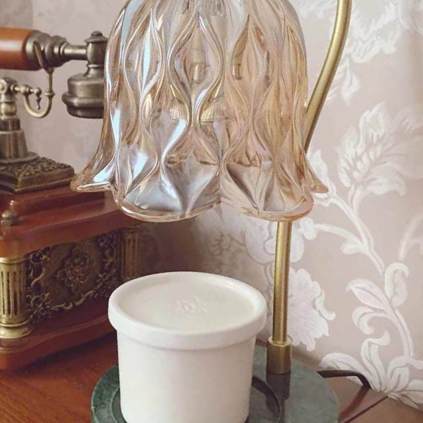 Modern Suzutan Glass Marble Base 1-Light Melting Wax Table Lamp