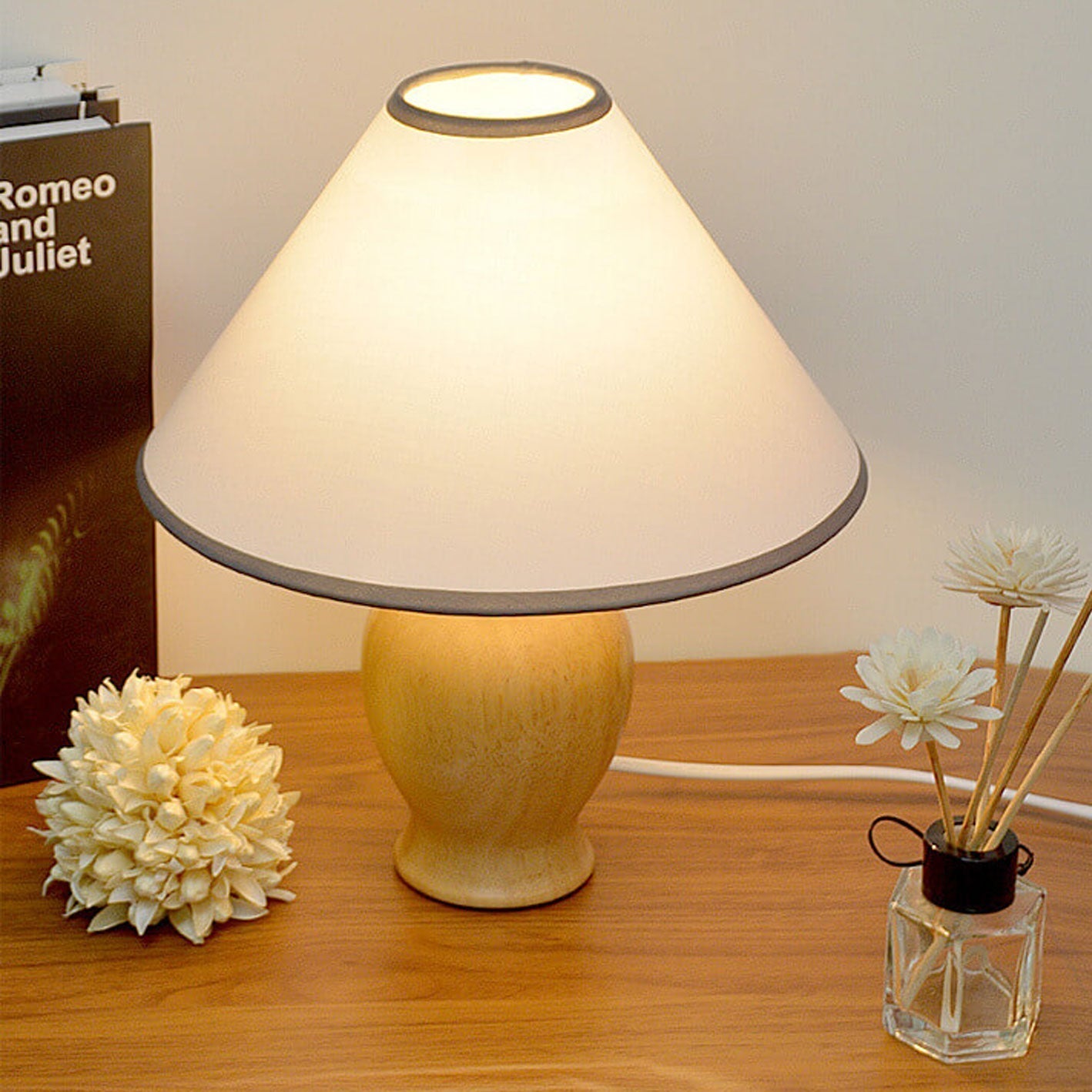 Nordic Vintage Cone Fabric Solid Wood Base 1-Light Table Lamp