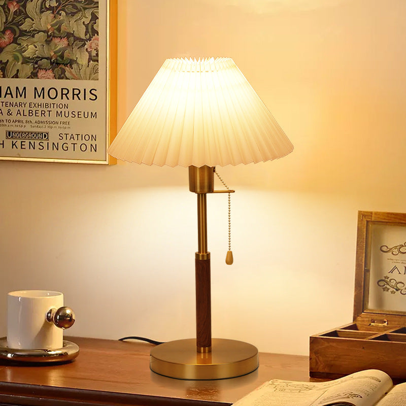 Traditional Vintage Drum Iron Fabric 1-Light Table Lamp For Living Room