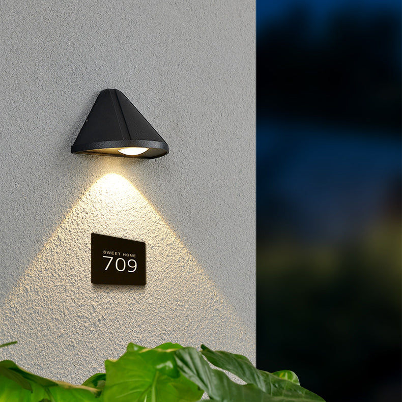 Modern Minimalist Waterproof Triangle Semicircle Die-Cast Aluminum PC LED Wall Sconce Lamp For Outdoor Patio