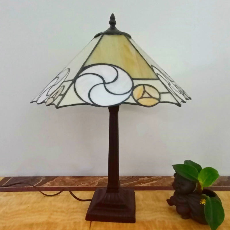 Traditional Tiffany Conical Square Glass Resin 1-Light Table Lamp For Living Room