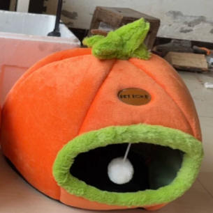Persimmon-Shaped Velvet Cat Bed